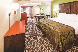 Hotel La Quinta By Wyndham Airport 3*