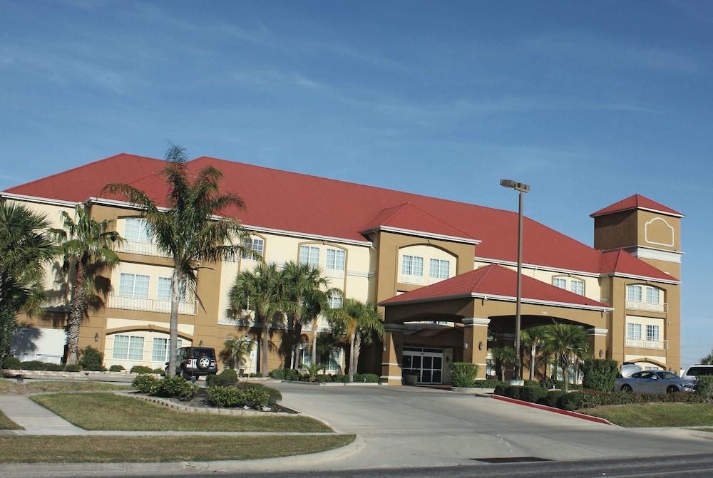 Hotel La Quinta By Wyndham Airport 3*