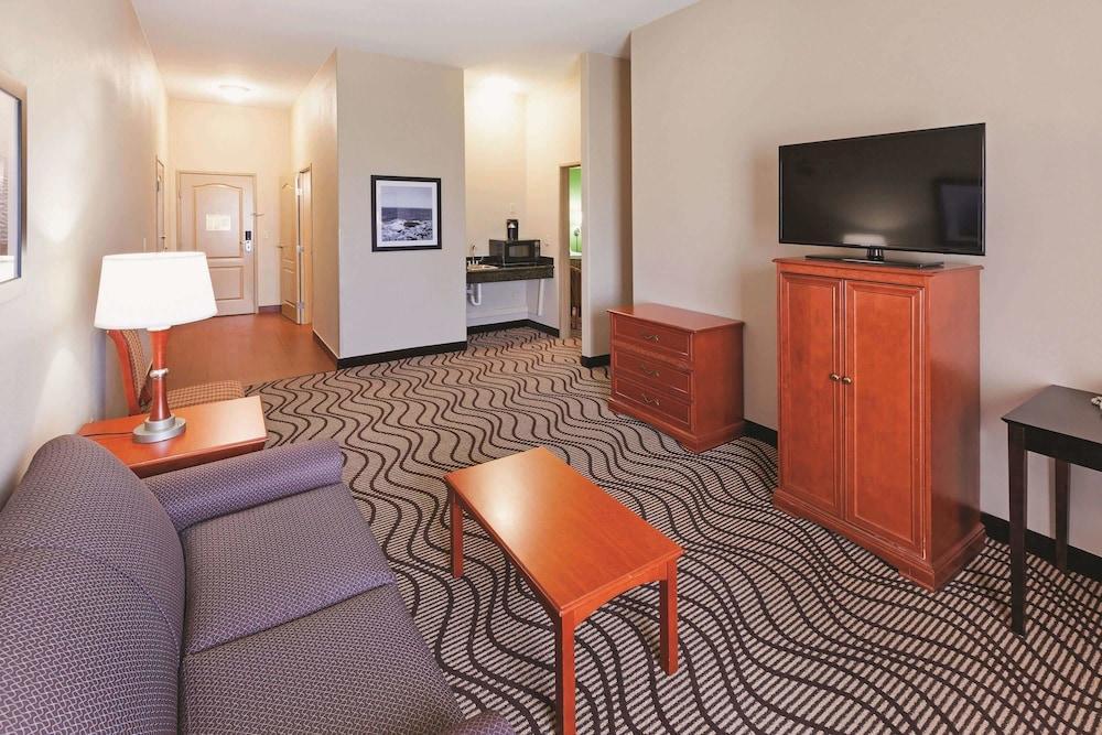 La Quinta By Wyndham Airport Hotel