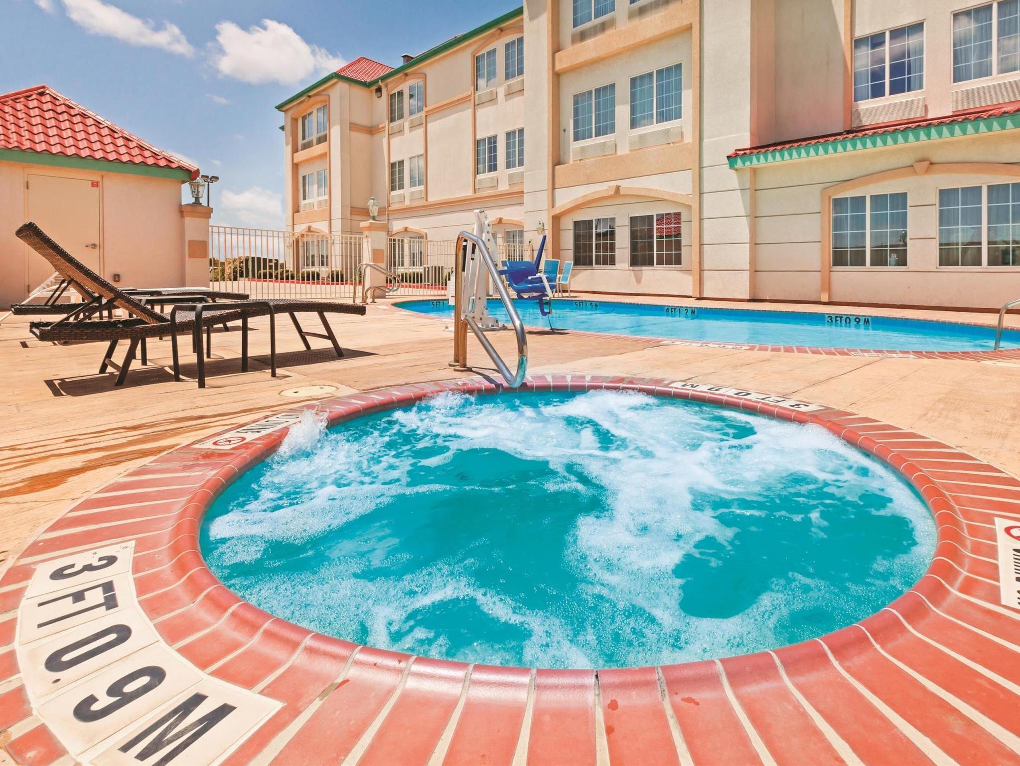 La Quinta By Wyndham Airport Hotel