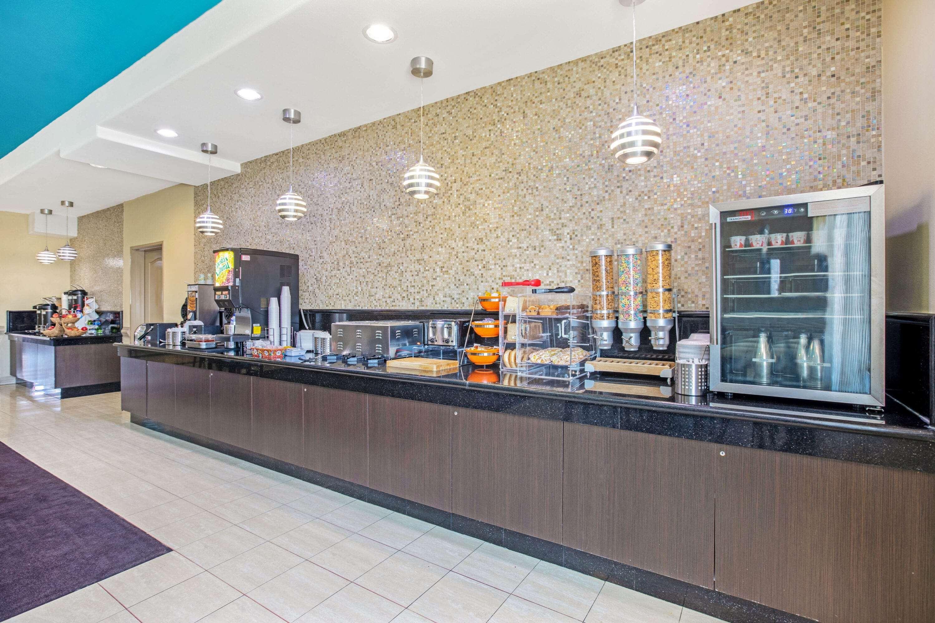 Hotel La Quinta By Wyndham Airport 3*