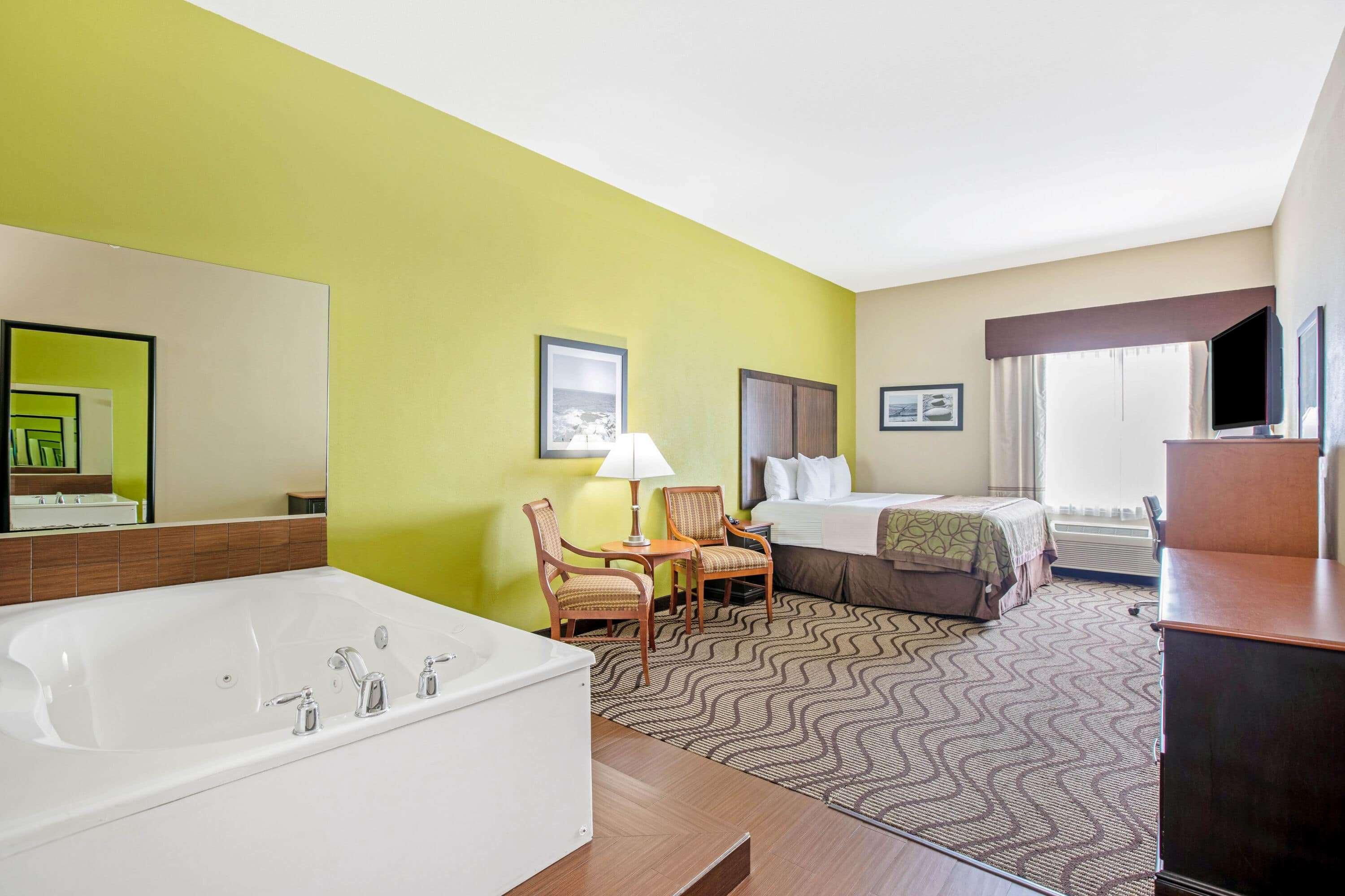 La Quinta By Wyndham Airport Hotel