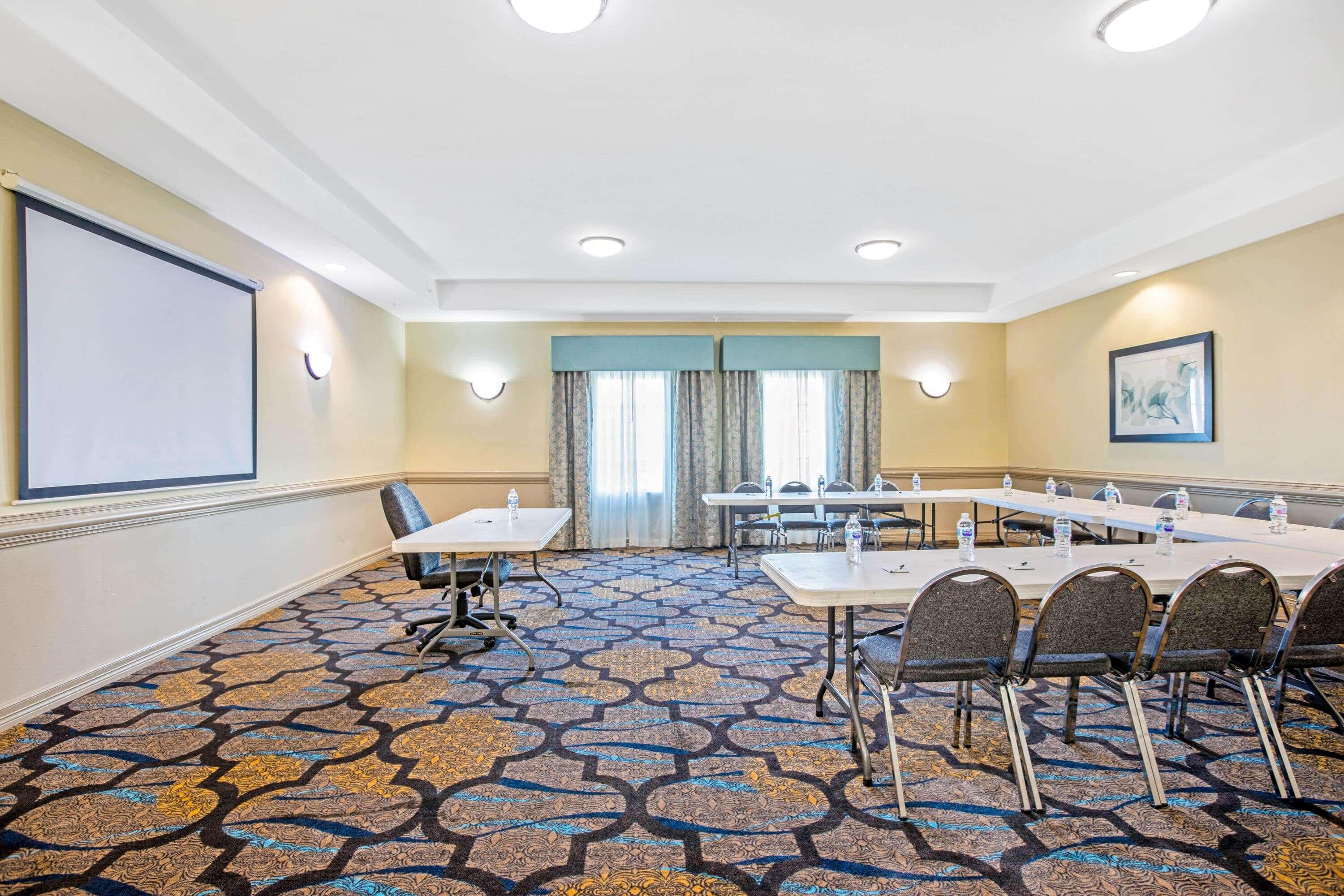 La Quinta By Wyndham Airport 3*