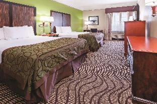 La Quinta By Wyndham Airport Hotel