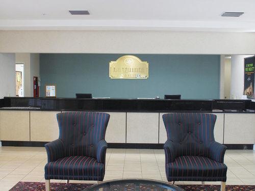 La Quinta By Wyndham Airport Hotel