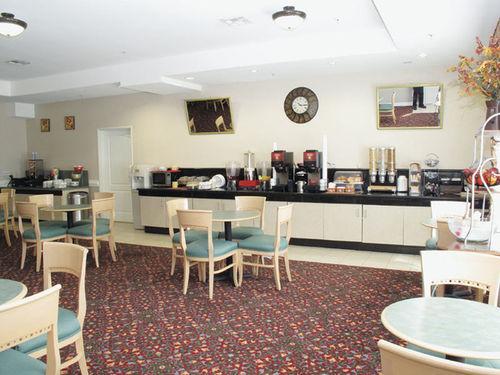 La Quinta By Wyndham Airport Hotel 3*